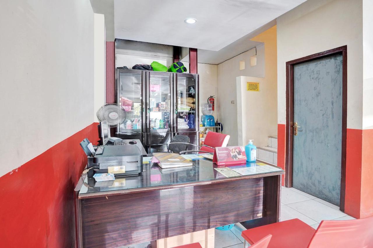 Spot On 90148 Gosepa Mayjend Sungkono Surabaya Exterior foto